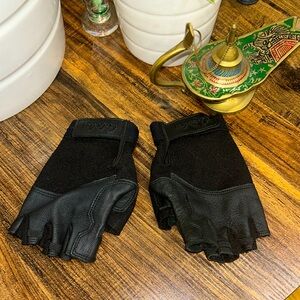 Cabela’s shooting gloves